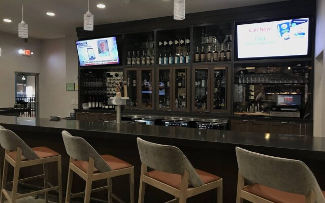 Sonesta Hotel Grand Rapids Airport