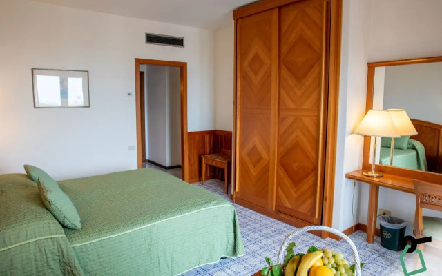 HOTIDAY Room Collection - Sorrento