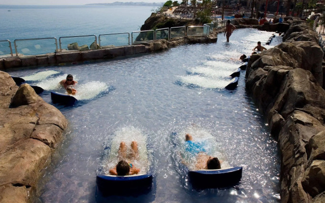 Holiday World Resort