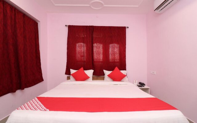 OYO 13657 Hotel Radhika