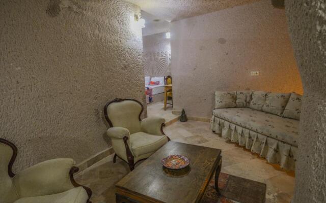 Kalsedon Cave Suites