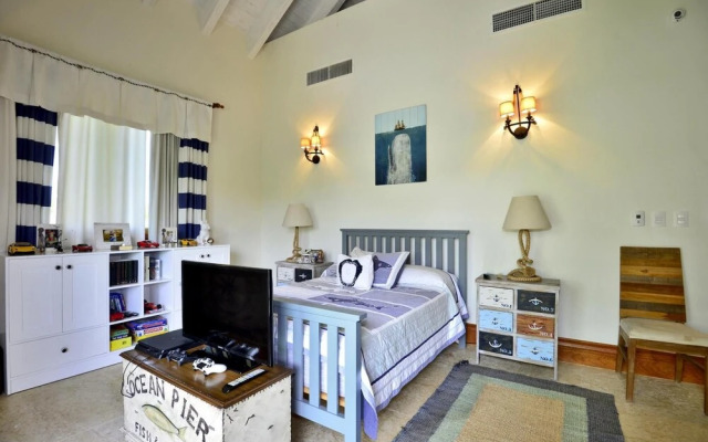 Ocean View 5-bedroom Fully Staffed Tropical Villa