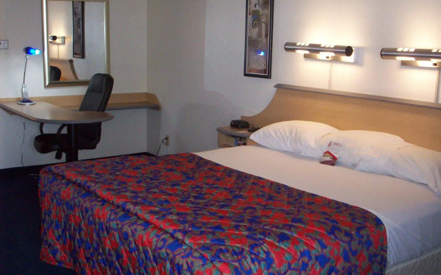 Rodeway Inn & Suites Thousand Palms - Rancho Mirage