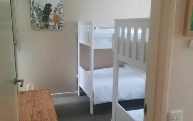 South-West getaway! Pool, tennis & Foxtel