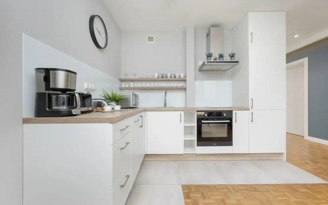 Unique Bright Apartment by Renters