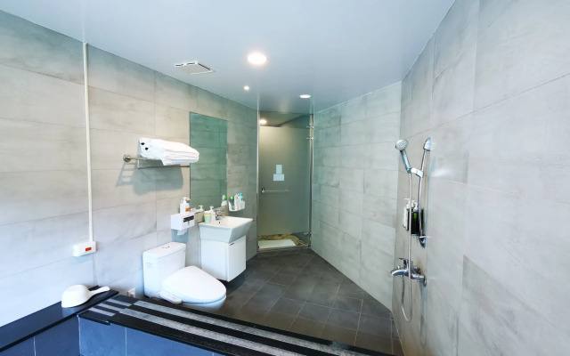 Slow Wow Hot Spring Hotel