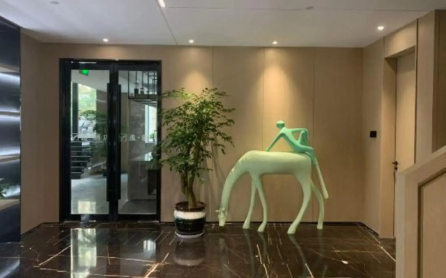 Yi Hotel (Yancheng Champagne Mansion)