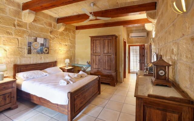 Superb Maltese Farmhouse with Private Pool