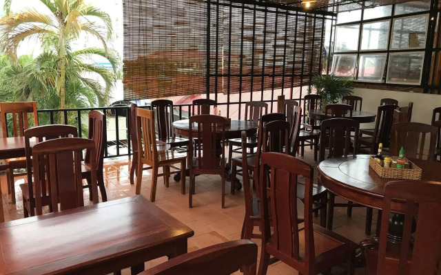 Bien Xanh Hotel
