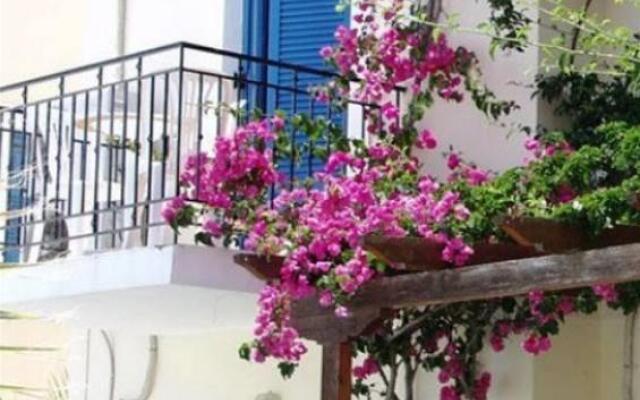 Lianos Hotel & Apartments