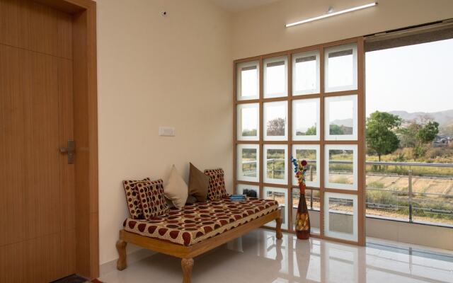 OYO 13273 Home Luxury Stay Airport Road