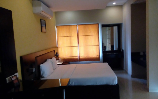 FabHotel Santhome Inn