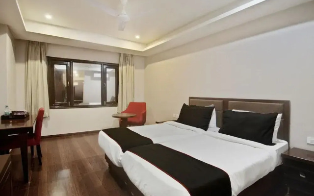 Oyo Townhouse  132 Hotel The Grand