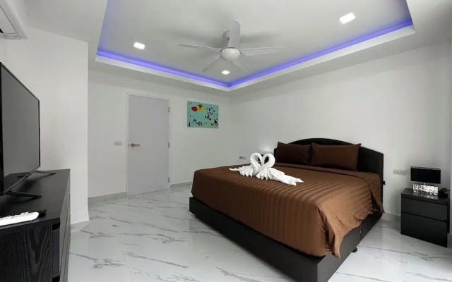 Stunning Beachfront View Luxurious Apt 2