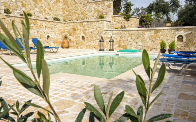 Ntina Pool House By Konnect