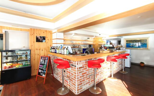 Uljin Firenze Ancient Palace Pension