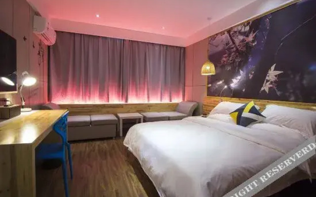 Tuke China Playin Hotel