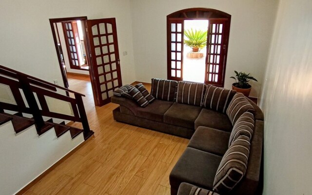 Casa com Piscina e Churrasqueira