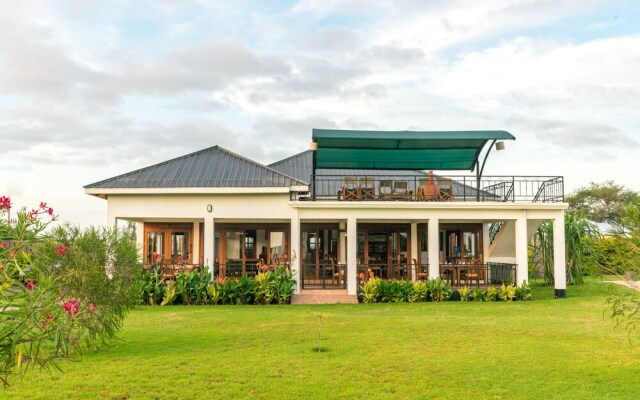 Moyoni Airport Lodge