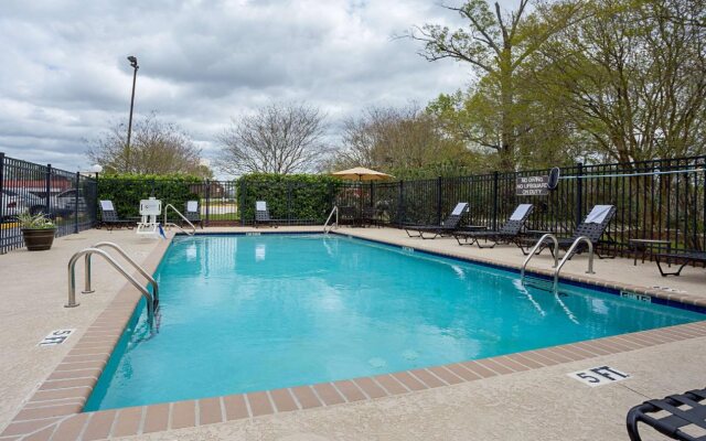 Comfort Suites University