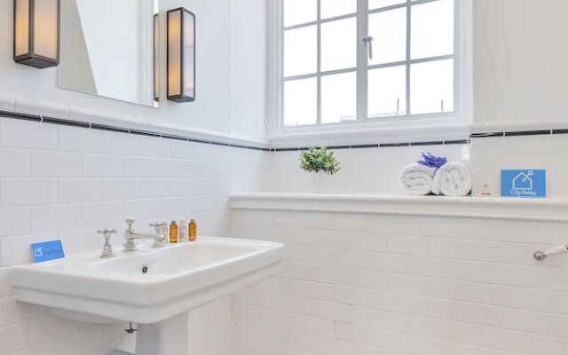 Stunning Chelsea Manor Gem - HBG