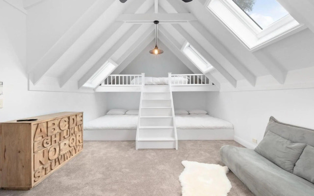 The Jindabread House