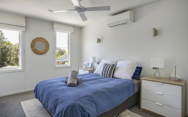 The Sanctuary: Stunning. Hot tub spa + Linen