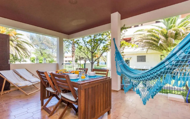 Amazing Beach House with Balcony (Free WI-FI)