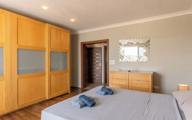 Modern and Comfortable Apart Savoy Garden