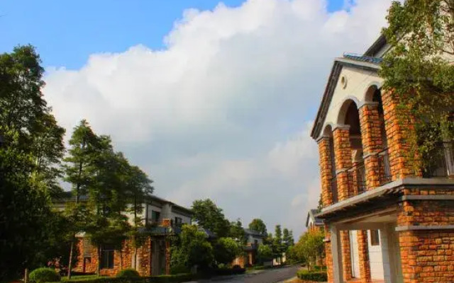 Menghu Holiday Hotel