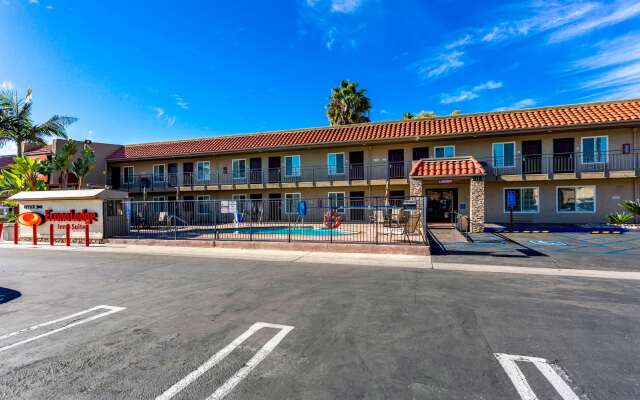 Econo Lodge Inn & Suites Escondido Downtown