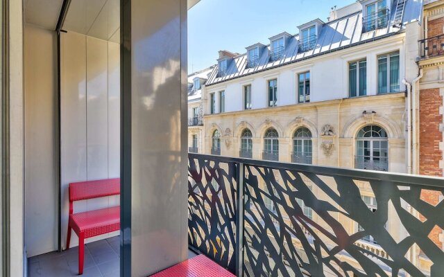 Charming 2 Room Apartment With Balcony - Paris 8ème
