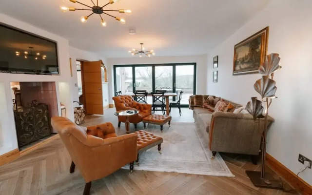 Luxury Langtoft Stud - Sleeps 10