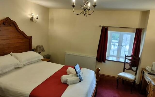 Great Trethew Manor Hotel & Restaurant
