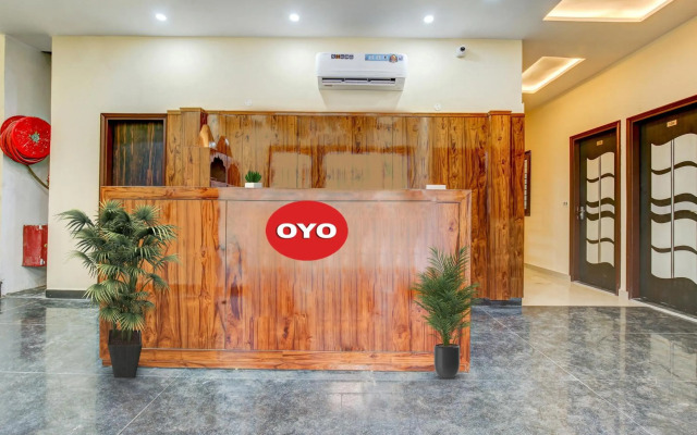 OYO Flagship 70098 Moon Trip