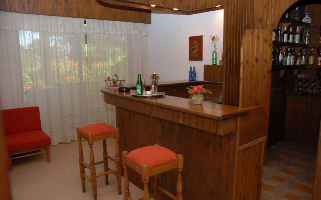 Niki Hotel Apartments