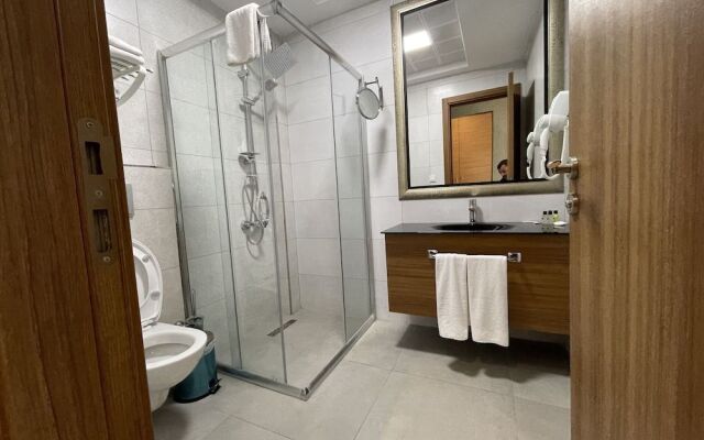 Inn Port Hotel