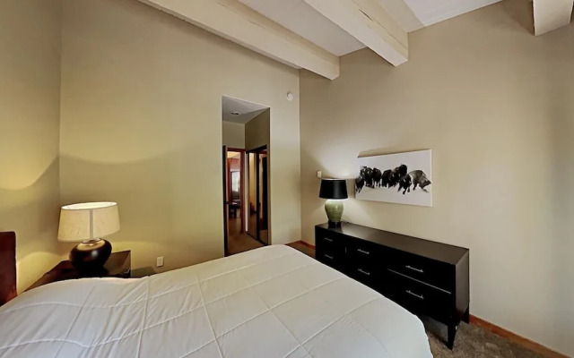 Spacious Snowbird Condo Unit Slopeside In Quiet Canyon Neighborhood