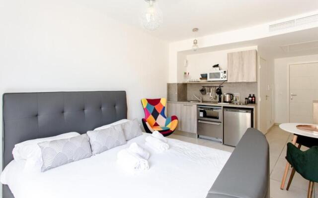 Air-Conditioned Furnished Studio in A Luxury Residence