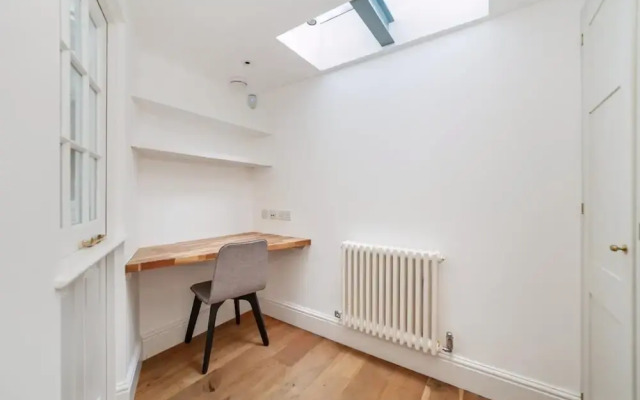 Elegant Two-level Kensington Apartment