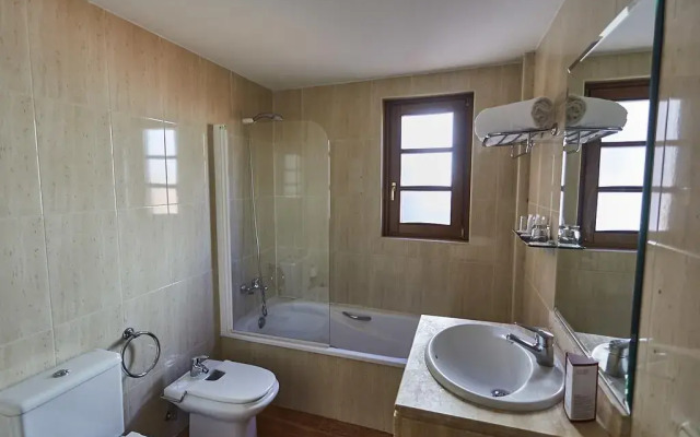 Ikonik Plaza Mercado