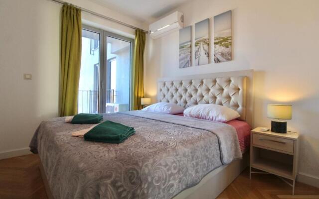 2bd New Dobrota Apt with Bay Views