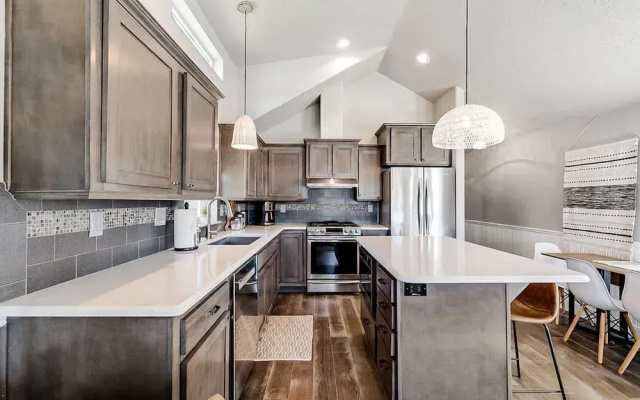 Sweet Seaview Home: Near Beach & Trailhead!
