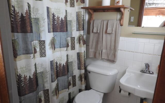 Foothills Lodge and Cabins
