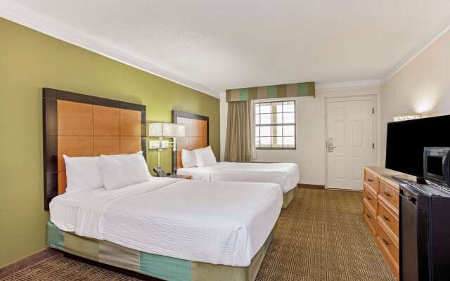 La Quinta Inn by Wyndham Orlando Airport West