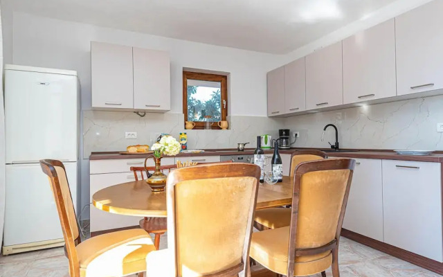 Nice Apartment in Brodarica With 3 Bedrooms and Wifi