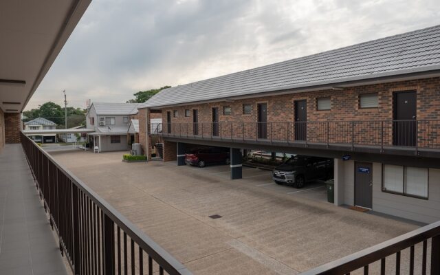 Airport Admiralty Motel