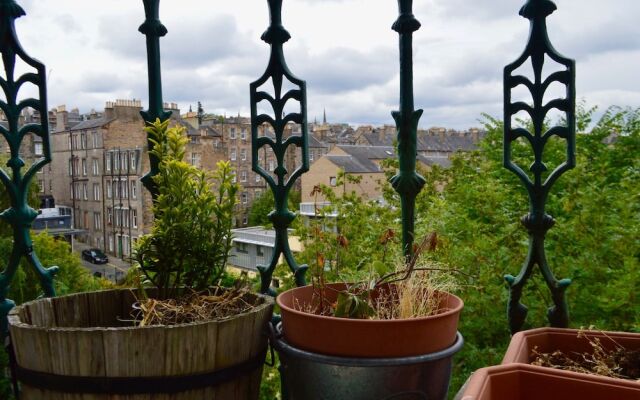 Central Edinburgh 4 Bedroom Flat