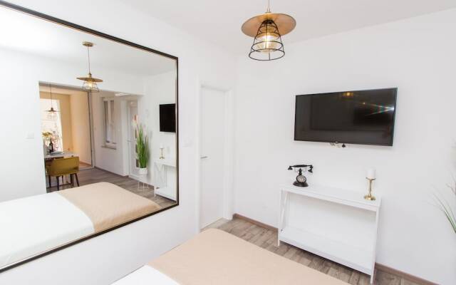Park Plaza Suites