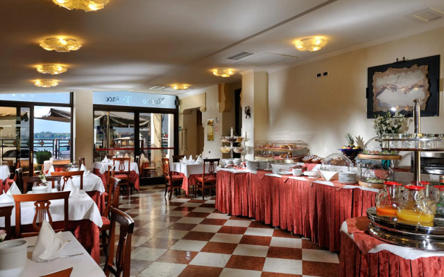 Russo Palace Hotel